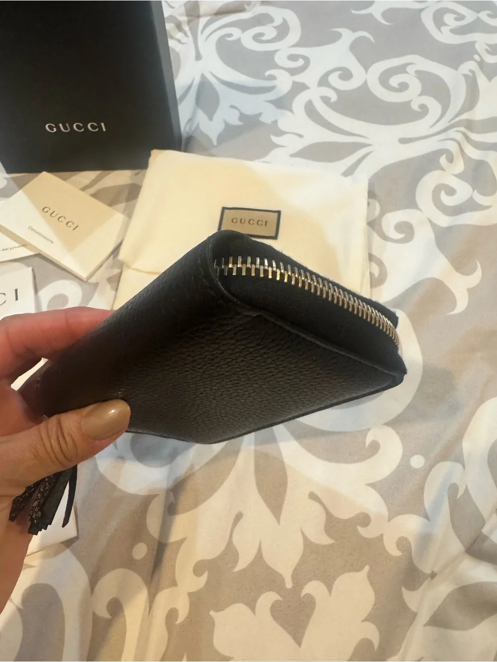 Gucci Black Pebbled Leather Zip Card Case with Embossed GG - Picture 6 of 9
